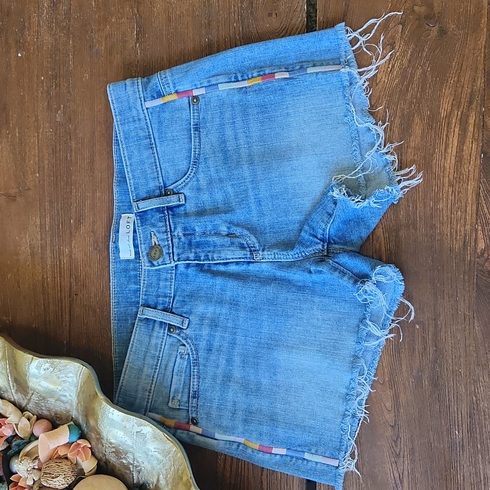 💛 LOFT denim shorts